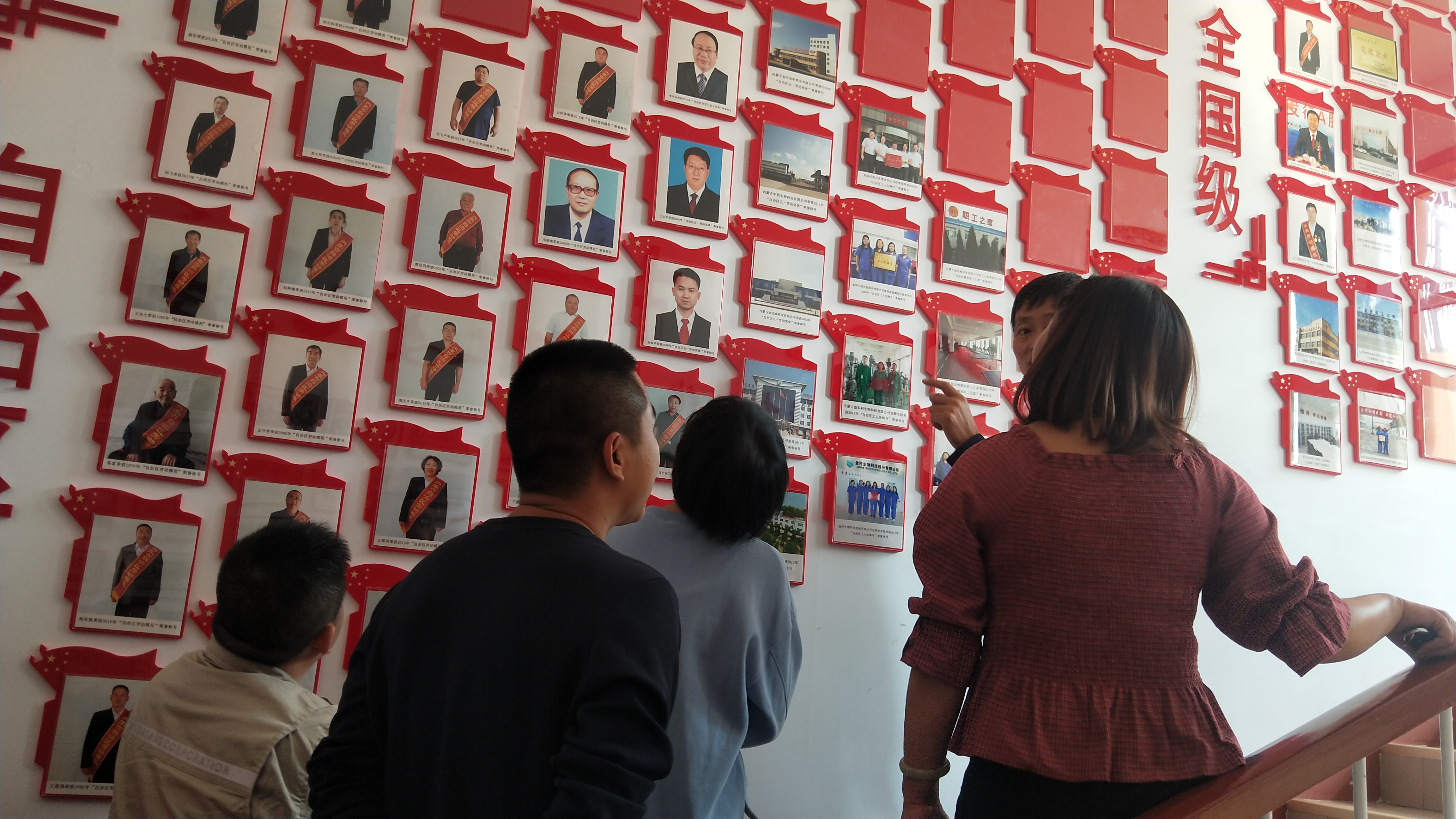 参观主题展览 (4)